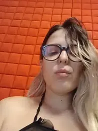 dolcehelena993 webcam stripchat model stream image