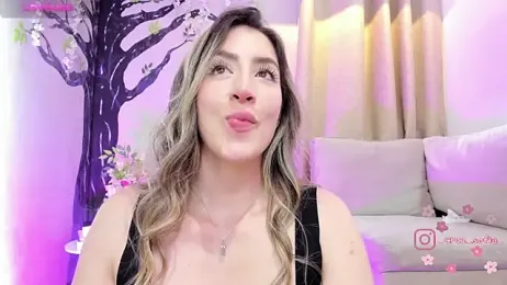 _sofia_cruz webcam stripchat model stream image