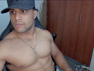 Owen Dark webcam model stream image