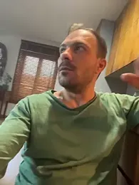 Adventurehotman webcam model stream image