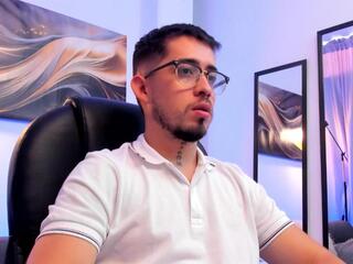 Tommas Johnson webcam model stream image