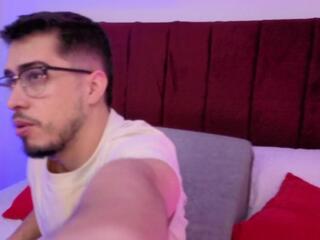 Tommas Johnson webcam model stream image