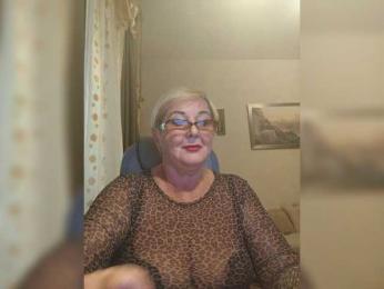 KarinkaSweet webcam model stream image
