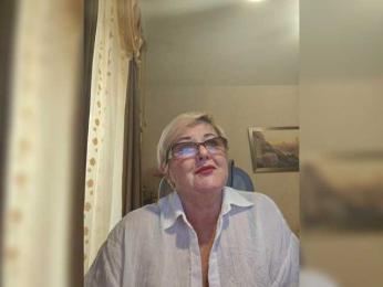 KarinkaSweet webcam model stream image