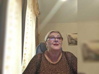 KarinkaSweet webcam model stream image