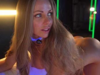 EvaFashionista webcam bongacams model stream image