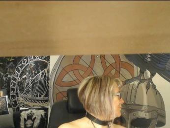 90dTitten webcam model stream image