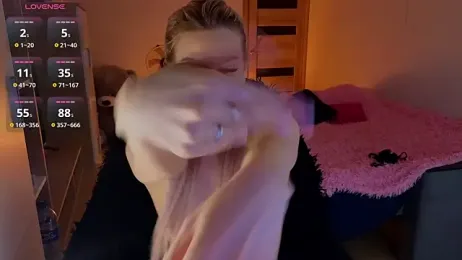 MilanaOmg webcam model stream image