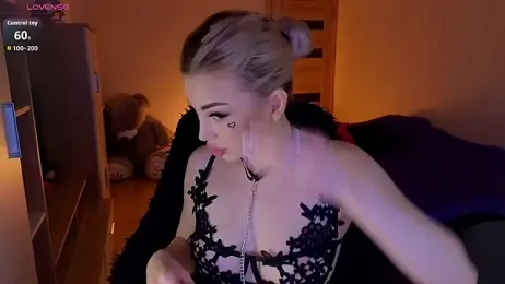 MilanaOmg webcam model stream image