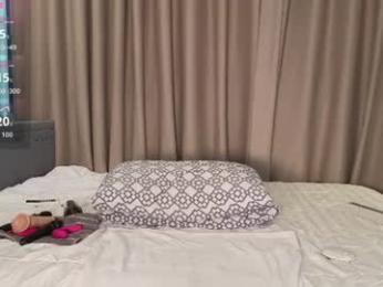lucynuty webcam model stream image