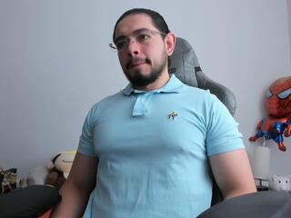 Luigi White webcam model stream image