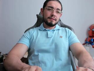 Luigi White webcam model stream image