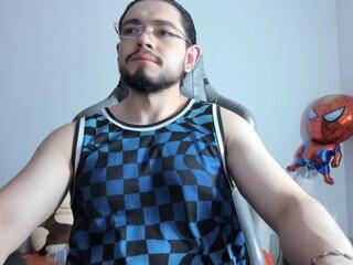 Luigi White webcam model stream image