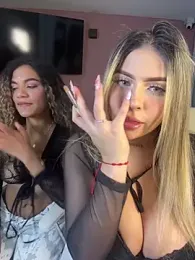 MiaWhitePink_ webcam model stream image