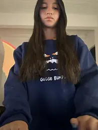aly_golden_ webcam model stream image