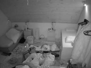 voyeurcam-julmodels-whitebed-3 webcam model stream image