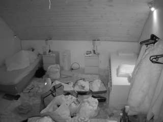 voyeurcam-julmodels-whitebed-3 webcam camsoda model stream image