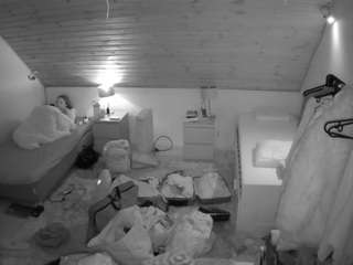 voyeurcam-julmodels-whitebed-3 webcam model stream image