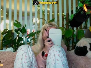 FlowwwerGirl webcam model stream image