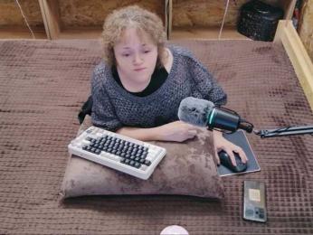 MiniNatali webcam bongacams model stream image