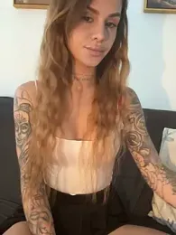 EmiliaCatalina webcam model stream image