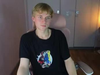 avenrey webcam model stream image