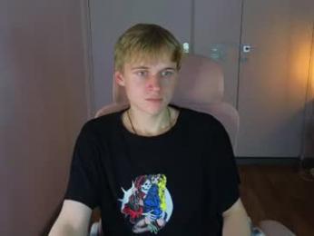 avenrey webcam model stream image
