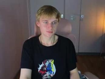 avenrey webcam model stream image