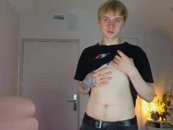 avenrey webcam model stream image