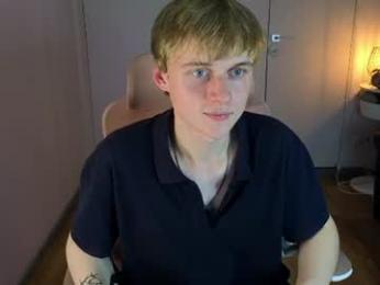 avenrey webcam model stream image