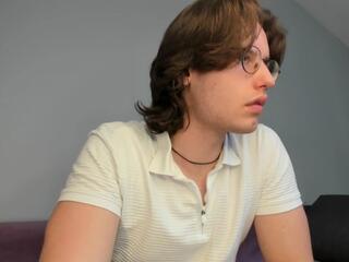 Valo Cross webcam flirt4free model stream image