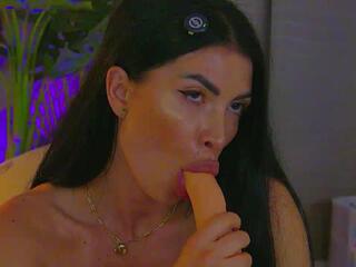 Metisha Caprice webcam model stream image