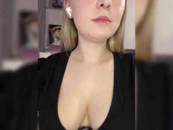 AlinaRay webcam model stream image