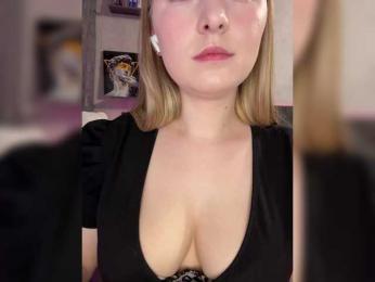 AlinaRay webcam model stream image
