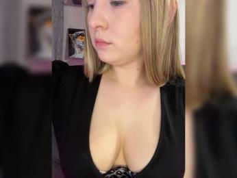 AlinaRay webcam model stream image