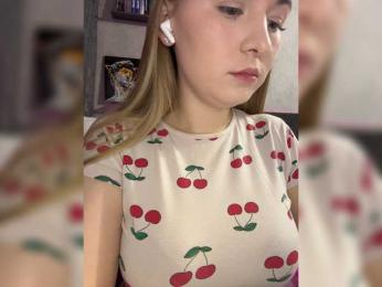 AlinaRay webcam model stream image