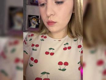 AlinaRay webcam model stream image