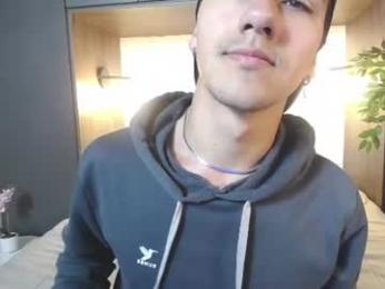 andyjoy_ webcam model stream image