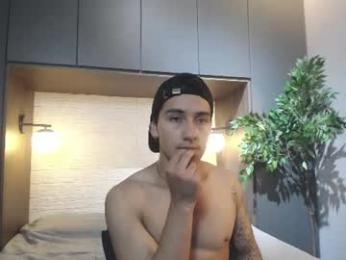 andyjoy_ webcam model stream image