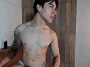 andyjoy_ webcam model stream image
