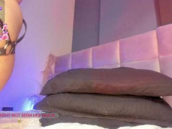 -Giia webcam model stream image