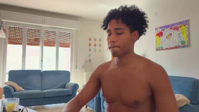 Yourvalentino webcam model stream image