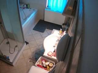 voyeurcam-julmodels-bath-2nd-2 webcam camsoda model stream image