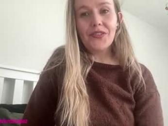 kristicutiez webcam chaturbate model stream image