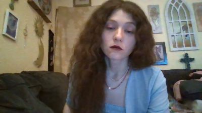 QueenCrimson webcam cam4 model stream image