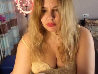 AvaQueen webcam bongacams model stream image