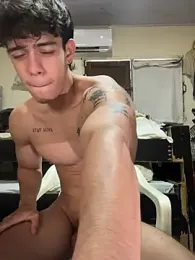 valdren_vylord webcam stripchat model stream image