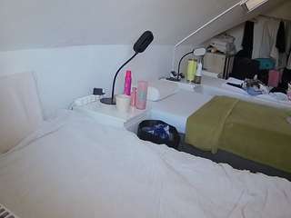 voyeurcam-julmodels-bed-4 webcam model stream image