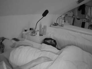 voyeurcam-julmodels-bed-4 webcam model stream image
