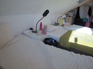 voyeurcam-julmodels-bed-4 webcam model stream image